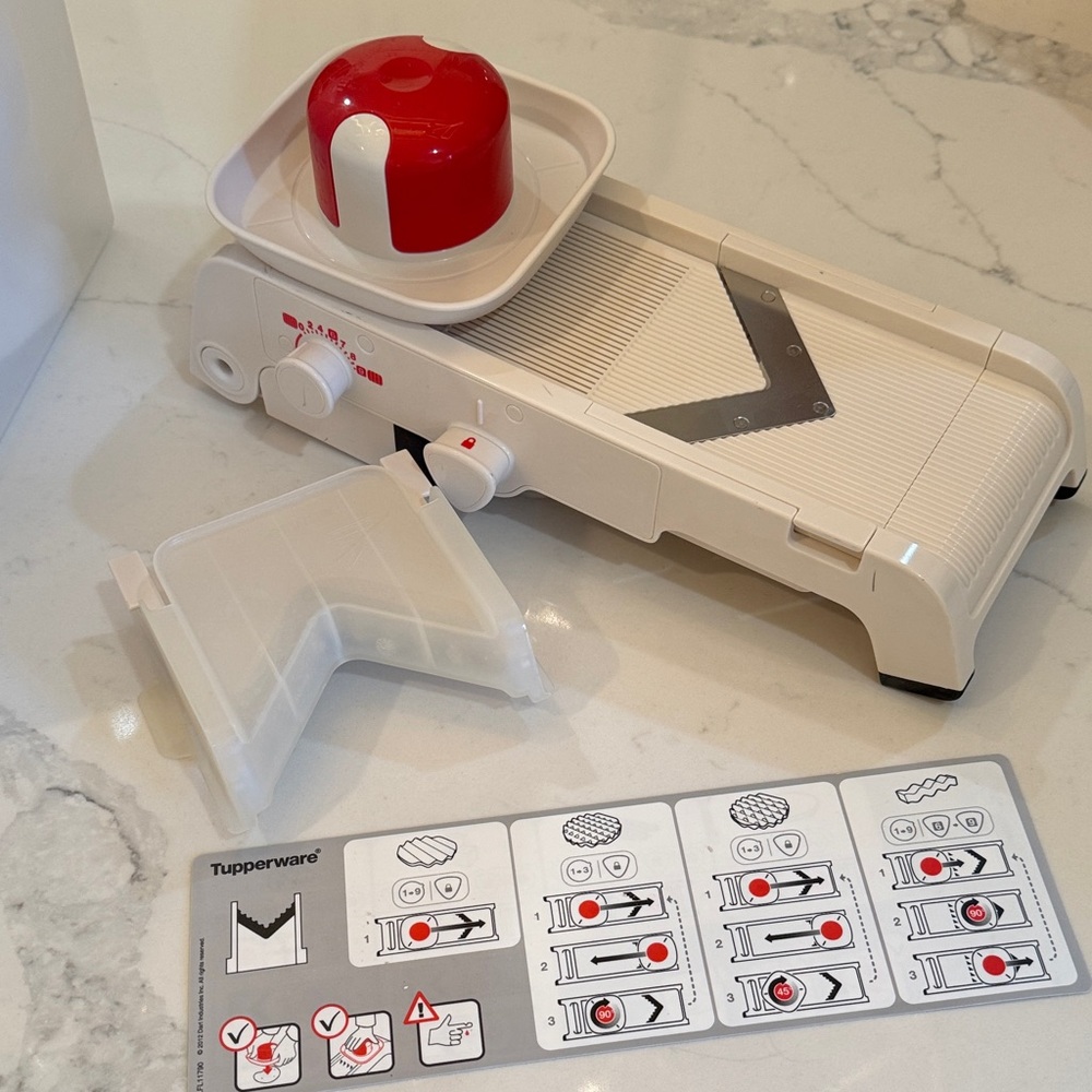 Tupperware MandoChef Mandoline Slicer